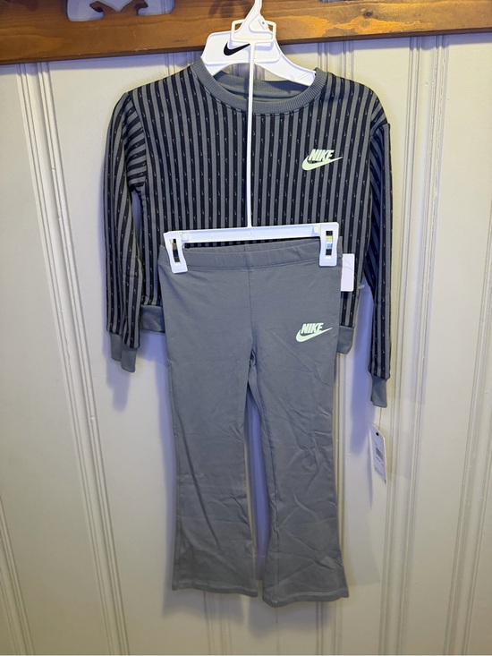 Nike Other - Nike Girls Size 6- 2 Piece Outfit Set Gray Striped Long Sleeve Top Leggings NWT